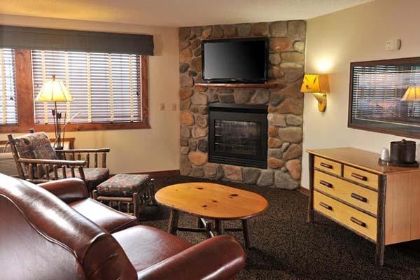 Theme King Suite with Fireplace